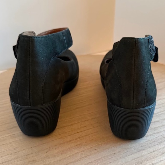 Clarks Artisan Women’s Black Suede Mary Jane Wedge Size 6.5 M Leather Upper - Picture 3 of 7
